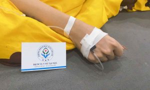 sốt virus có nên truyền nước không